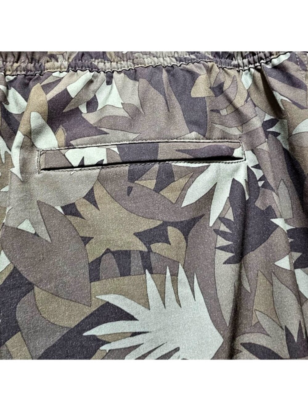 Goodfellow & Co Mens XL Green Camo Swim Trunks With Mesh Lining & Zipper Pocket - Picture 4 of 14